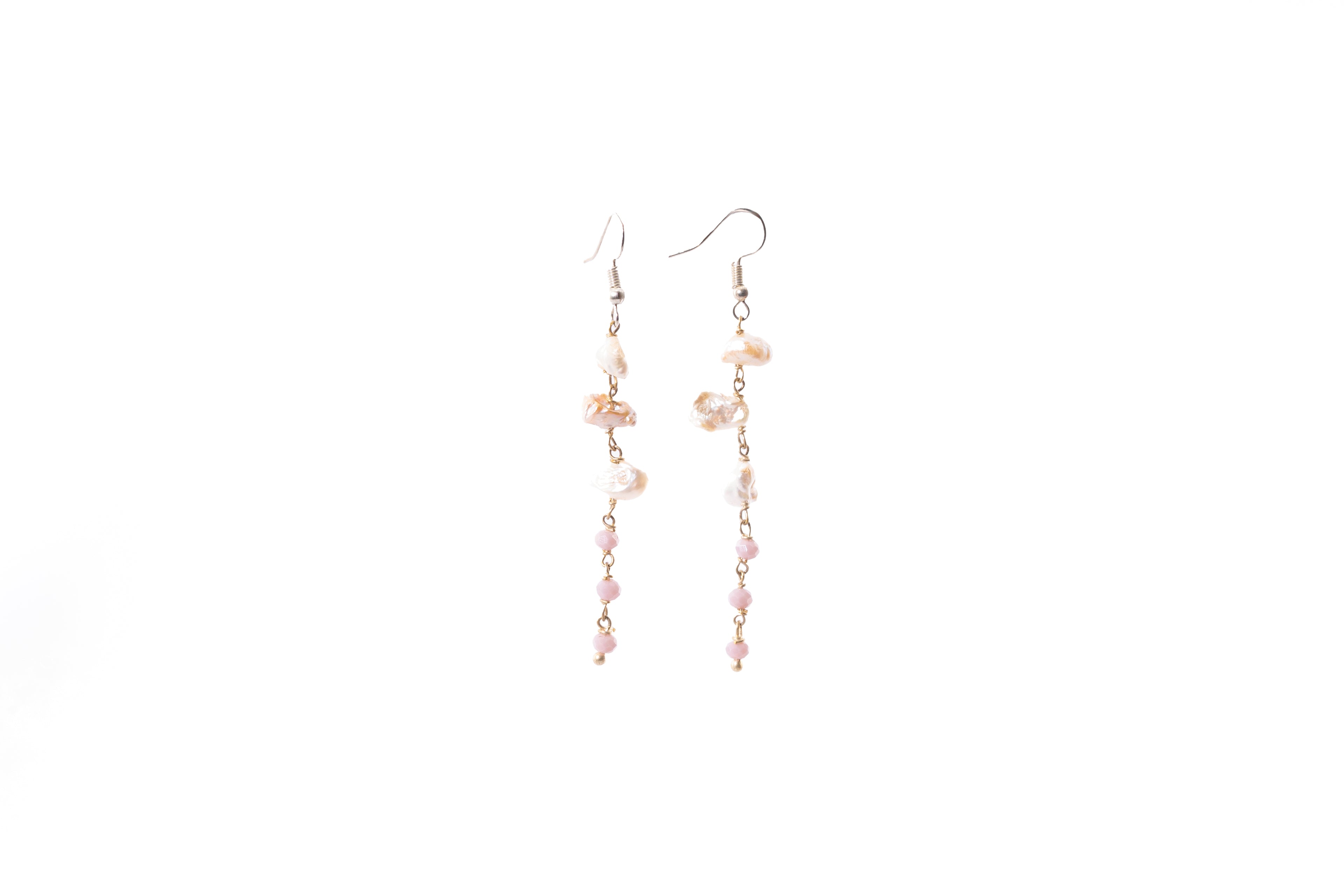 Natural unshaped pearl stud